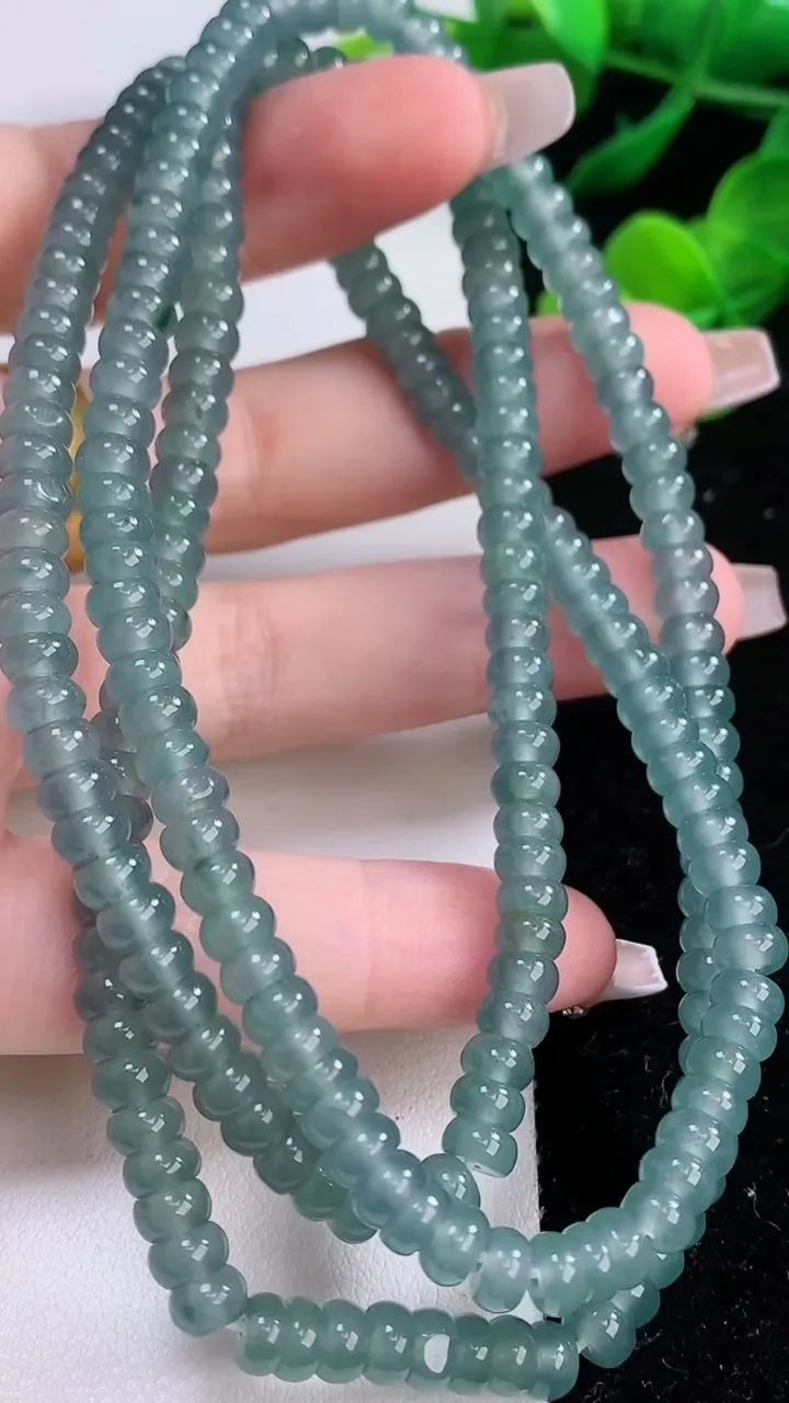 天然A货翡翠算盘珠项链，尺寸5.2-232颗，重:42.74g12月6日
工厂直销收藏佳品,种好水足