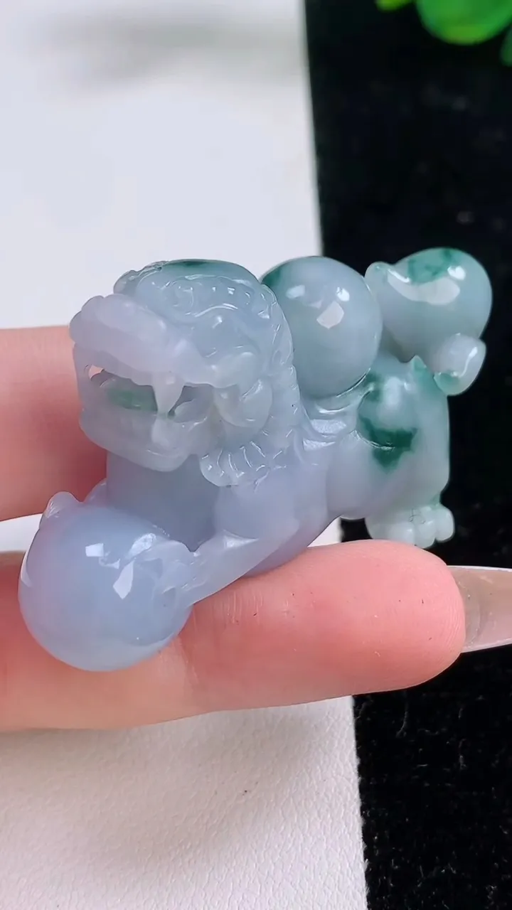 天然A货翡翠飘花貔貅吊坠，尺寸48.5-34.3-14，重:37.15g
12月6日