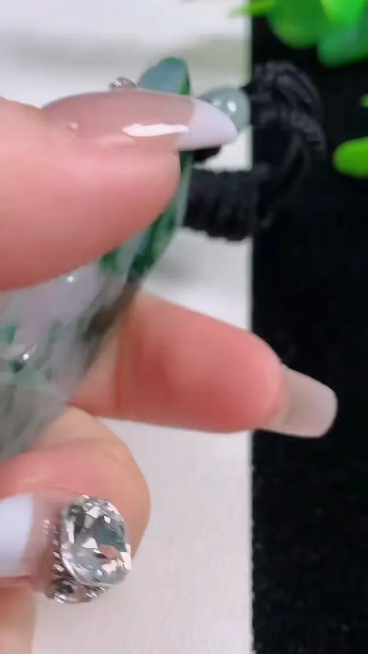 天然A货翡翠种飘花普贤菩萨吊坠，尺寸61.5-38.7-4.8，重量:32.05g
12月6日