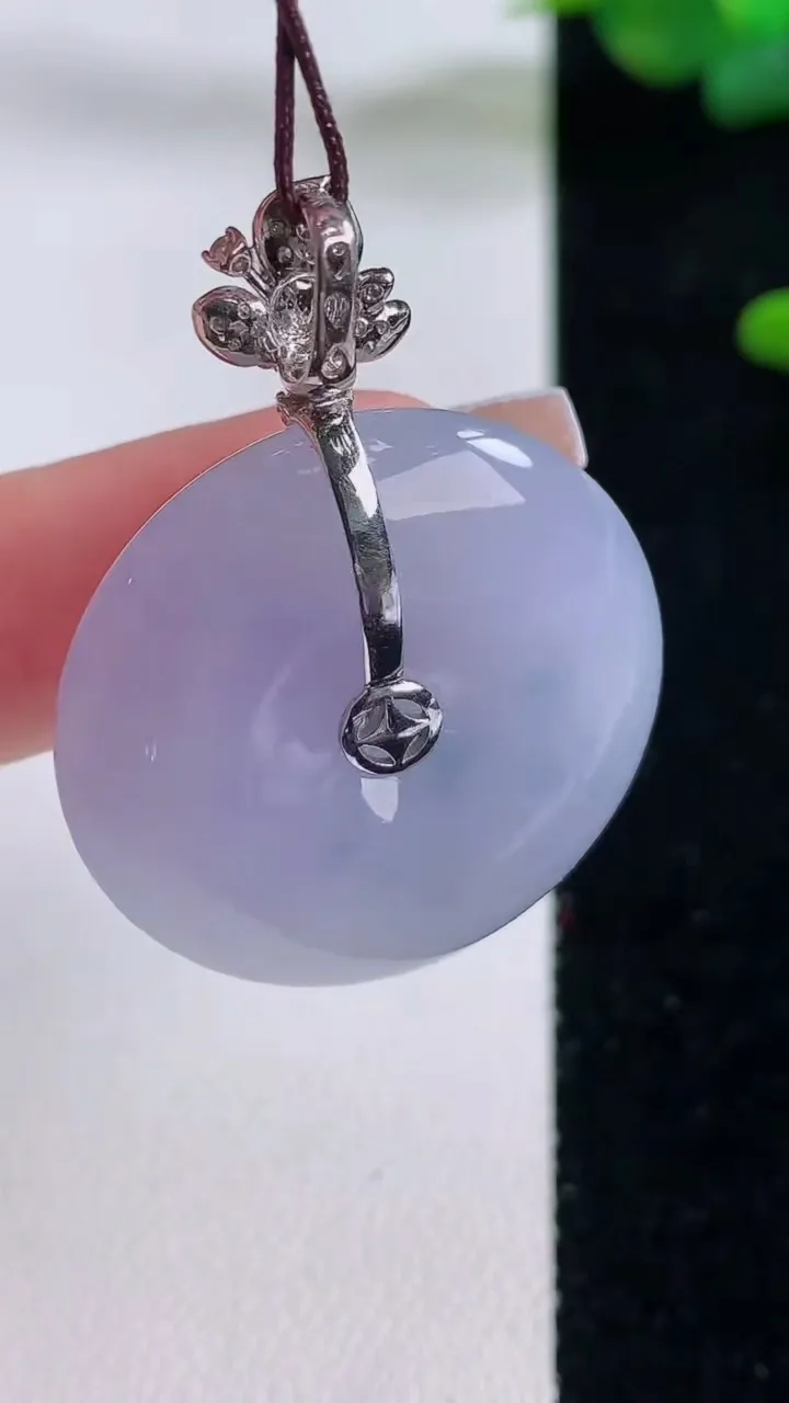 天然A货翡翠18K金紫罗兰平安扣吊坠，尺寸28.8-6.8，重量:12.87g
12月6日