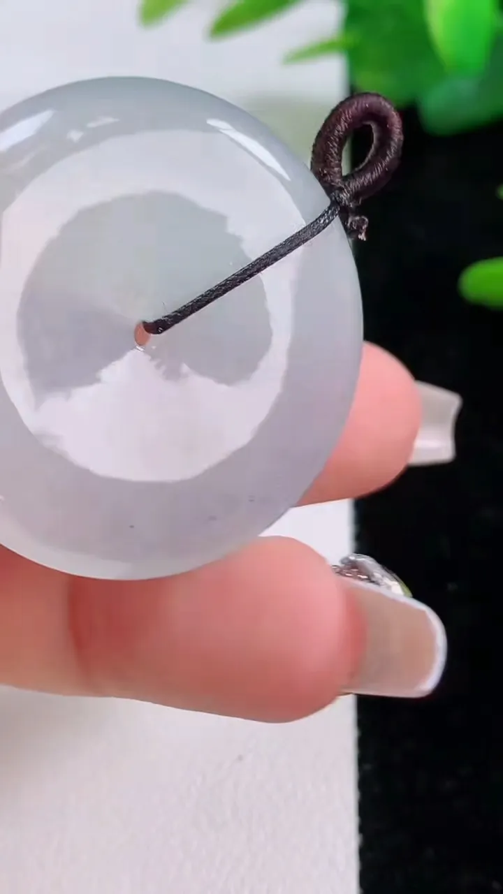 天然A货翡翠平安扣吊坠，尺寸34.2-5.8，重量:14.57g
12月6日