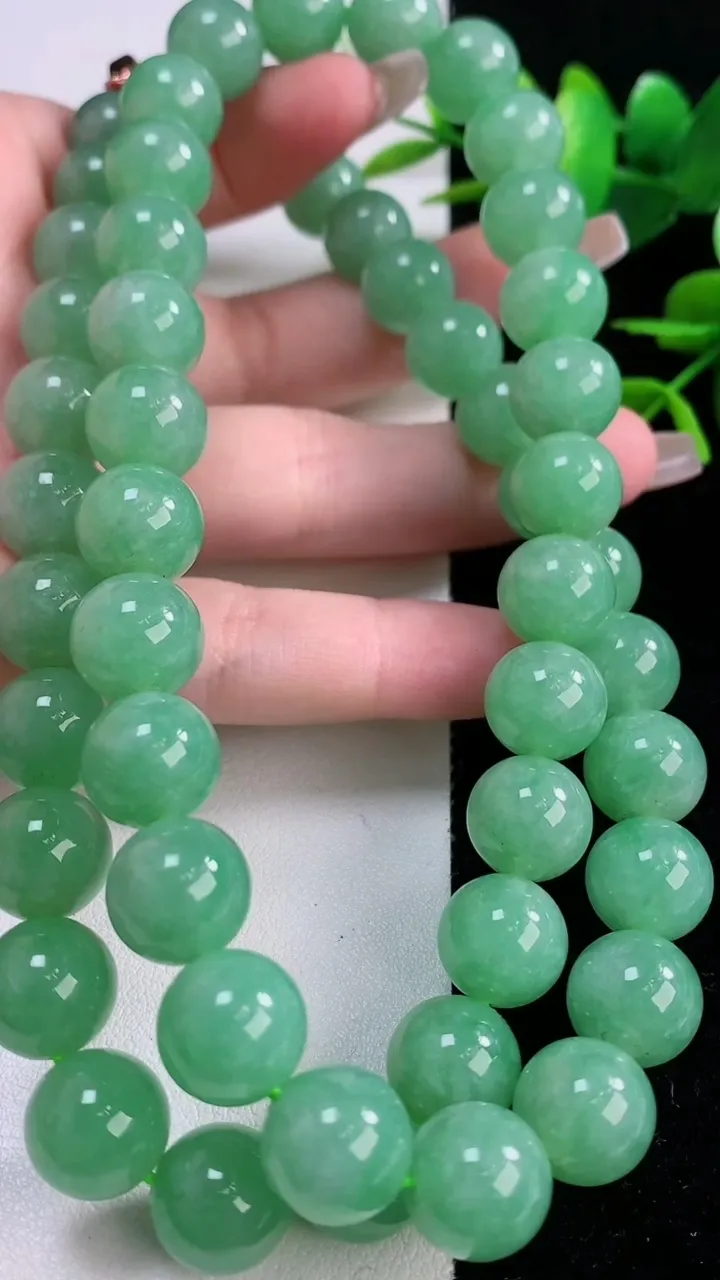 天然A货翡翠圆珠项链，尺寸11.4-52颗，重量:138.08g12月6日
工厂直销收藏佳品,种好水