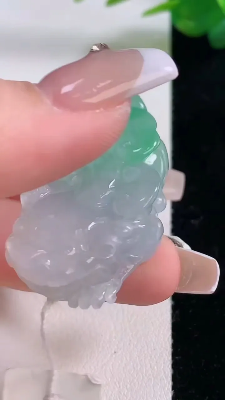 天然A货翡翠貔貅吊坠，尺寸45.5-25-12，重量:28.58g
12月6日