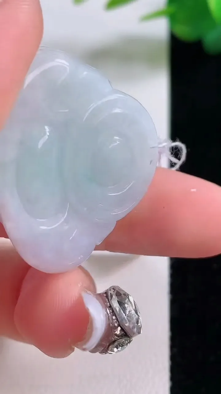 天然A货翡翠佛公吊坠，尺寸25.6-32.6-14，重量:20.00g
12月6日