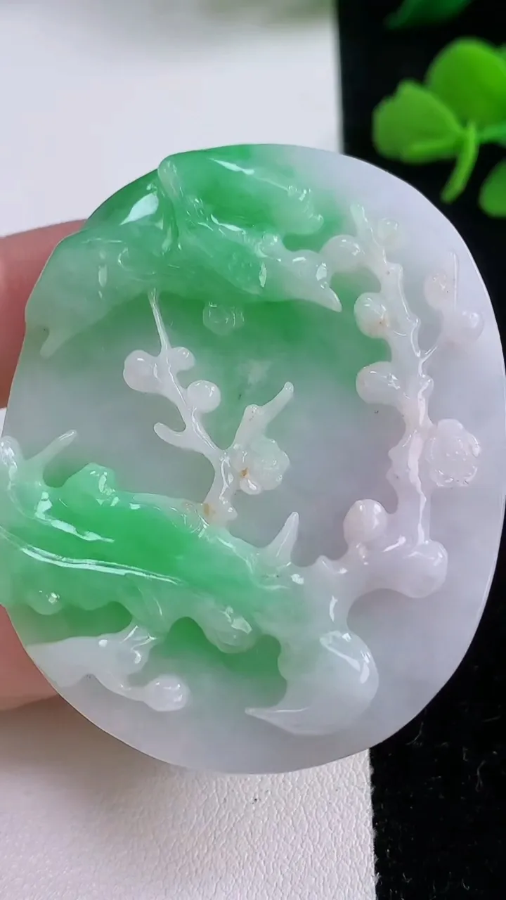 天然A货翡翠鸟语花香吊坠，尺寸52.7-42.5-9.2，重:39.02g
12月6日