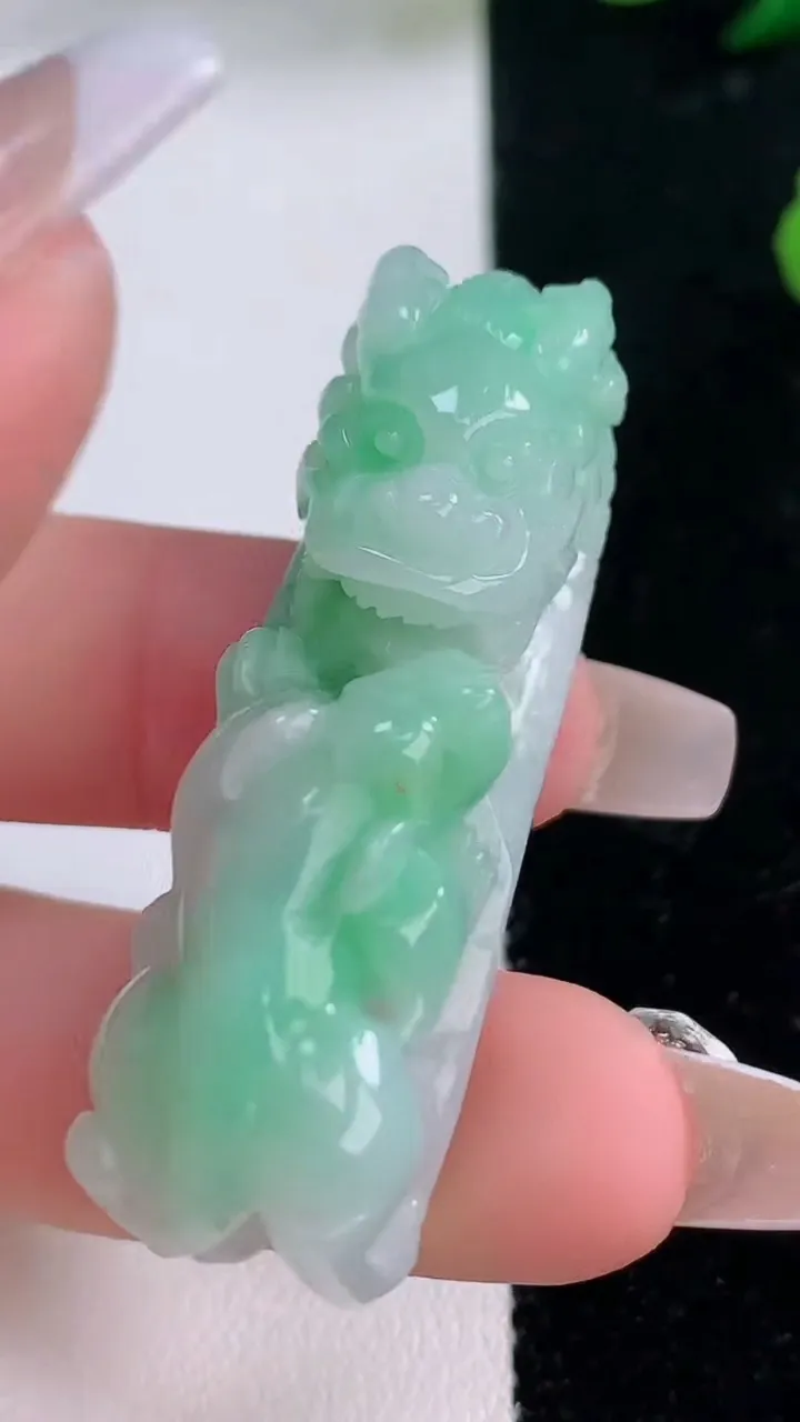天然A货翡翠貔貅手牌，尺寸48.2-13.6-16.6，重:22.46g
12月6日