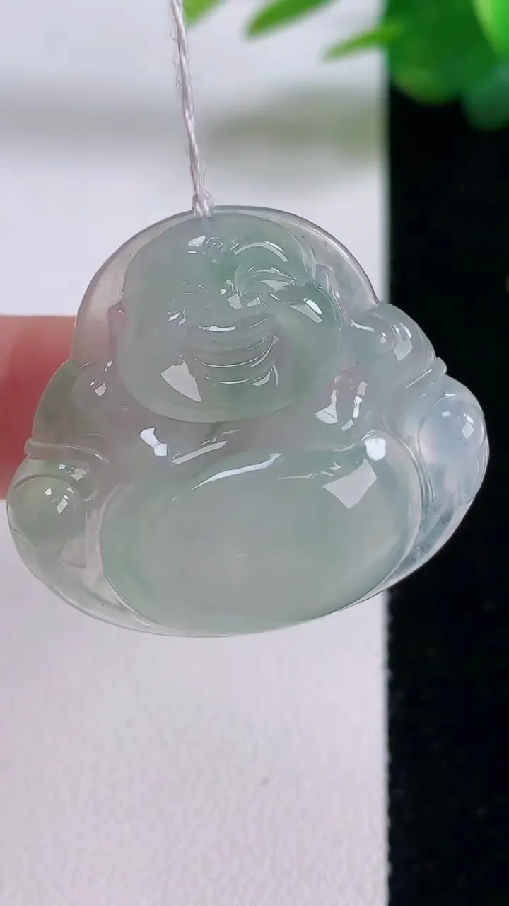 天然A货翡翠佛公吊坠，尺寸29.7-33-6.2，重量:9.24g
12月6日