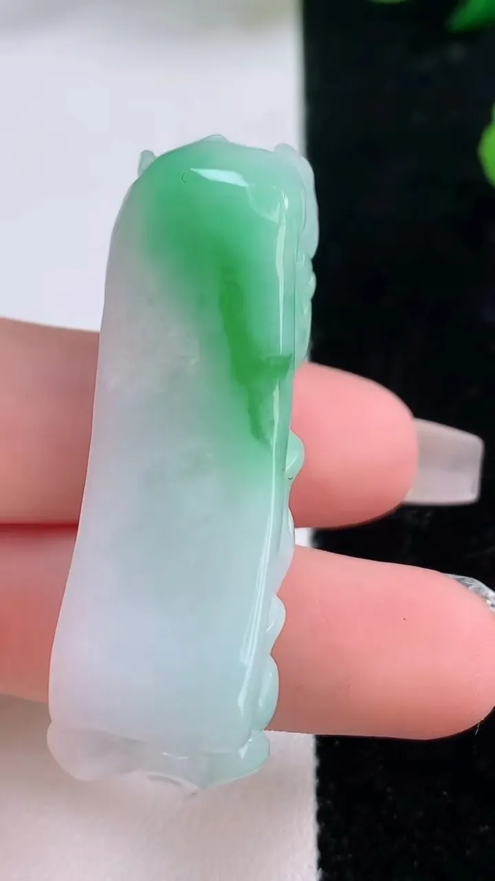 天然A货翡翠貔貅手牌，尺寸48.2-13.6-16.6，重:22.46g
12月6日