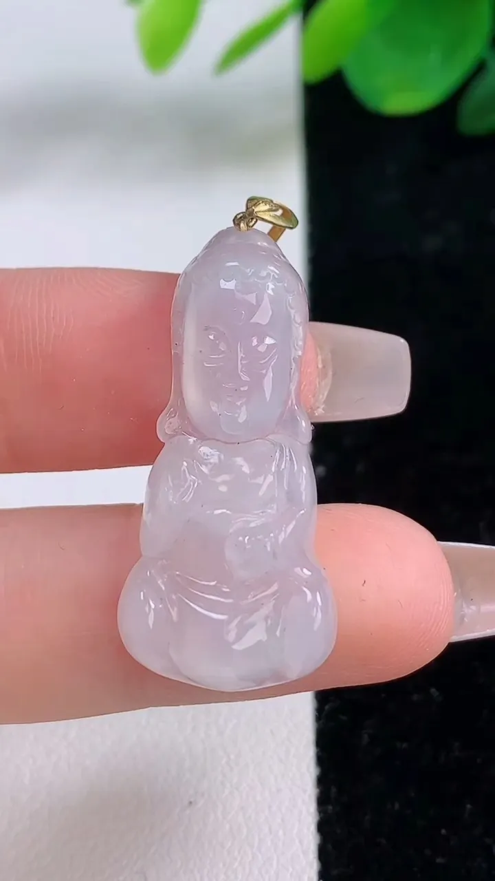 天然A货翡翠种白冰弥勒佛吊坠，尺寸32-15.3-4，重量:3.70g
12月6日