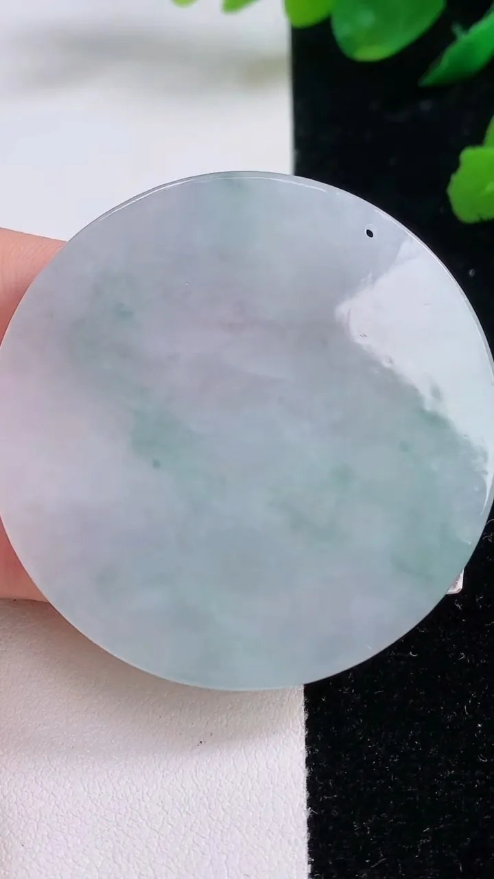 天然A货翡翠飘花阿弥陀佛吊坠，尺寸51.2-5.7，重:28.21g
12月6日