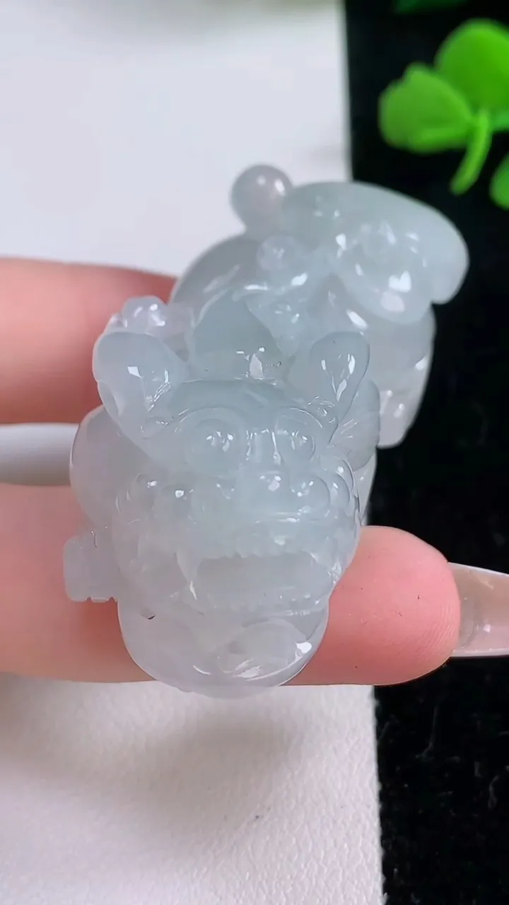 天然A货翡翠貔貅吊坠，尺寸52-22.8-19
12月6日