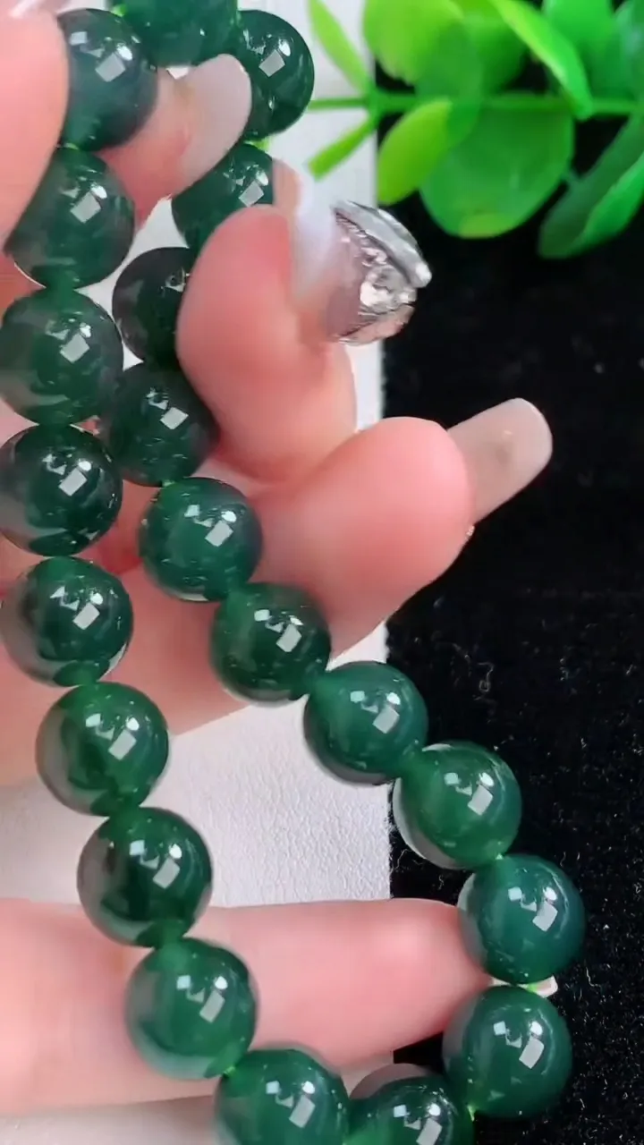 天然A货翡翠圆珠手串，尺寸9.6-21颗，重量:34.38g12月6日
工厂直销收藏佳品,种好水足，