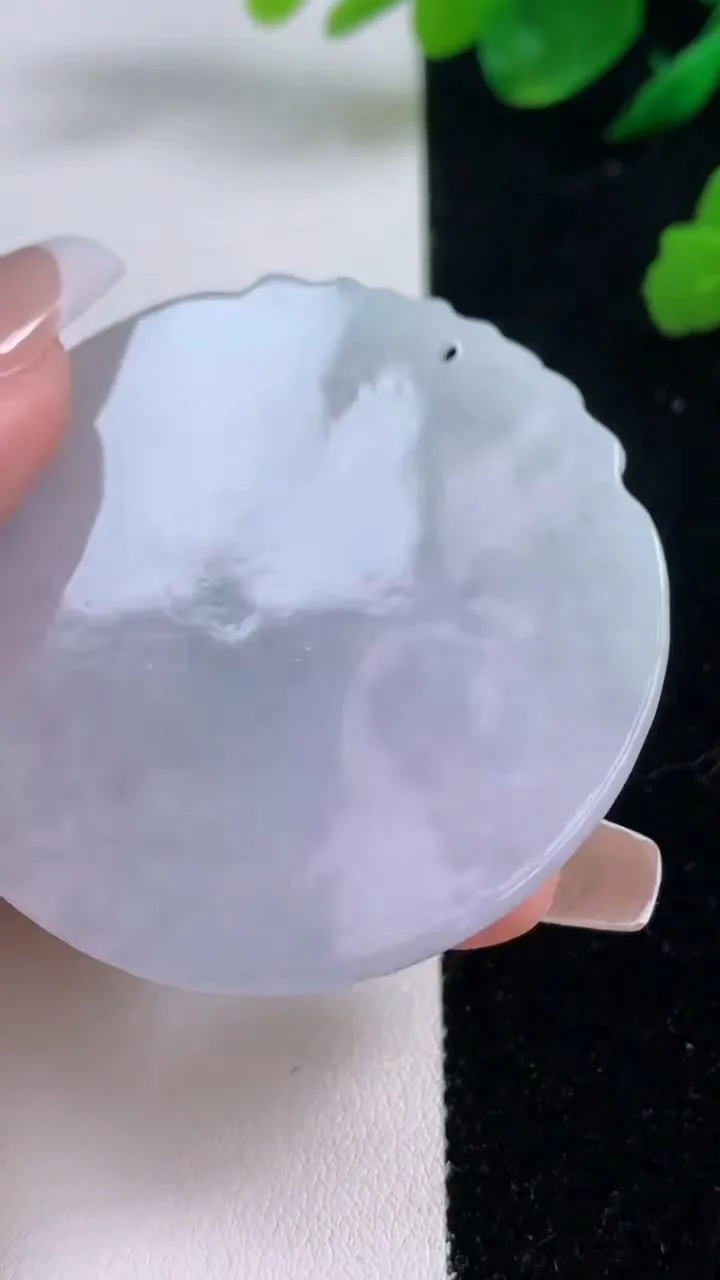 天然A货翡翠生肖猪吊坠，尺寸50.5-49-5.8，重:25.56g
12月6日