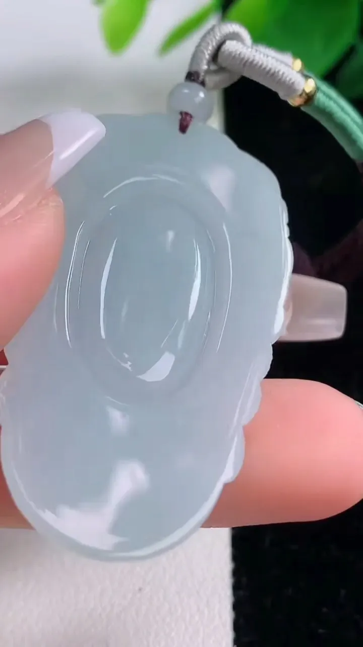 天然A货翡翠观音头吊坠，尺寸46-26.4-8.6，重量:21.31g
12月6日