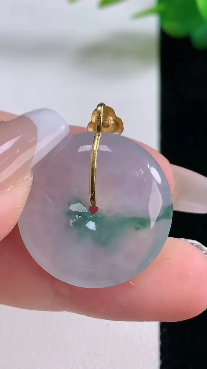 天然A货翡翠种飘花平安扣吊坠，尺寸24-5.7，重量:7.24g
12月6日