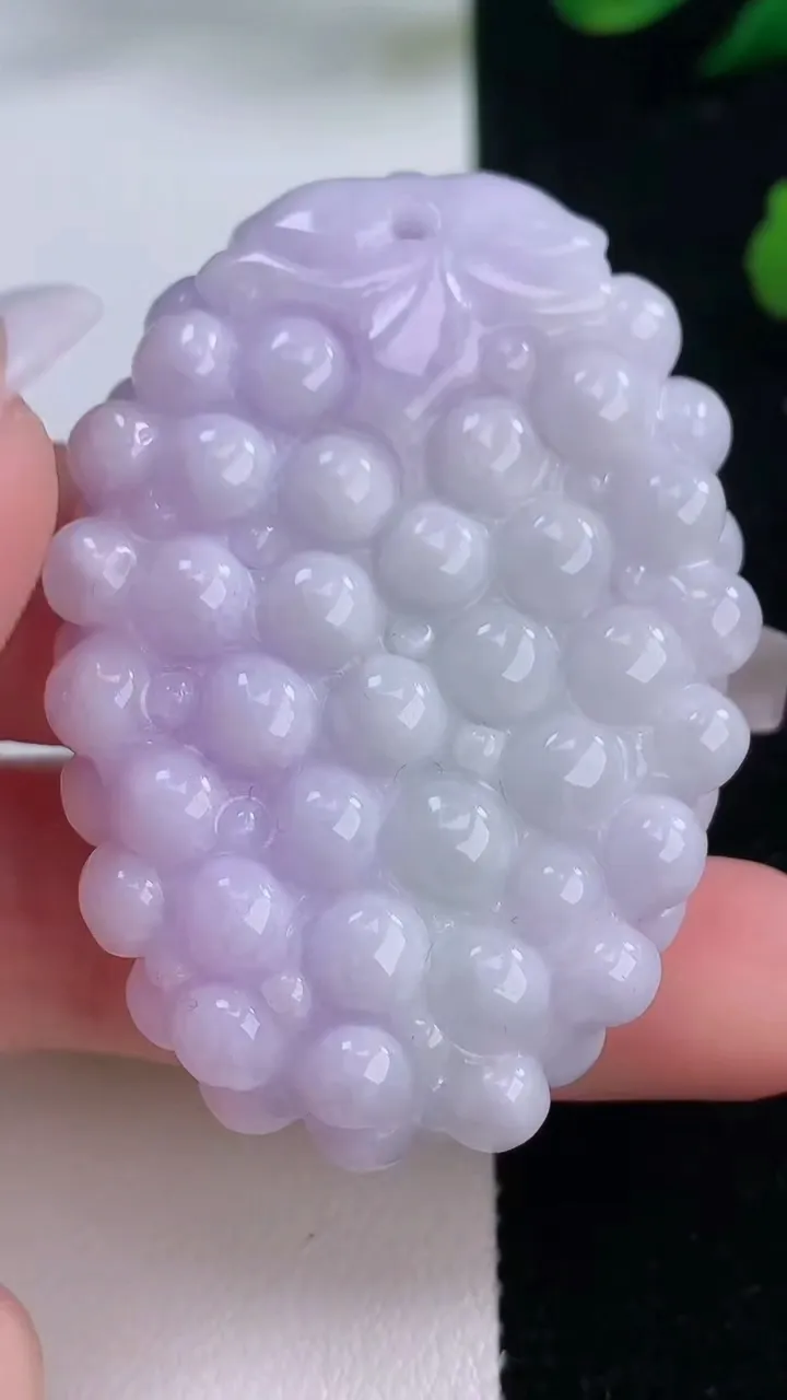 天然A货翡翠紫罗兰多子多福 葡萄吊坠，尺寸51.5-36-14，重:47.91g
12月6日