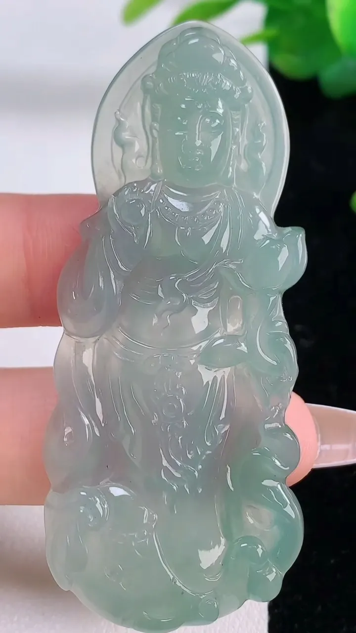 天然A货翡翠普贤菩萨吊坠，尺寸65.6-28-5，重量:18.55g
12月6日