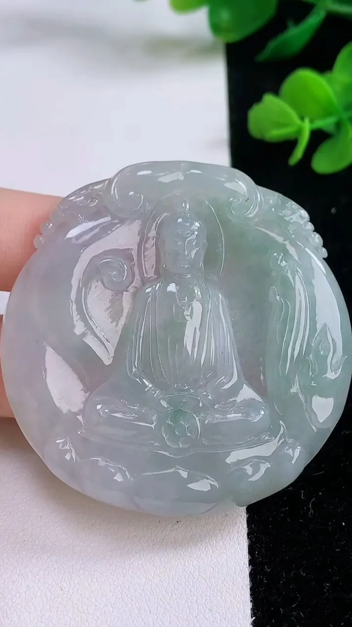 天然A货翡翠飘花大日如来吊坠，尺寸54-53.6-5.7，重:29.09g
12月6日