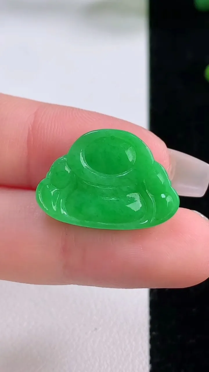 天然A货翡翠佛公吊坠，尺寸15.3-22-4.4，重量:2.34g
12月6日