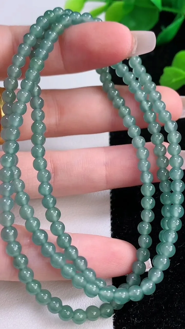 天然A货翡翠圆珠项链，尺寸4.6，重:24.36g
12月6日