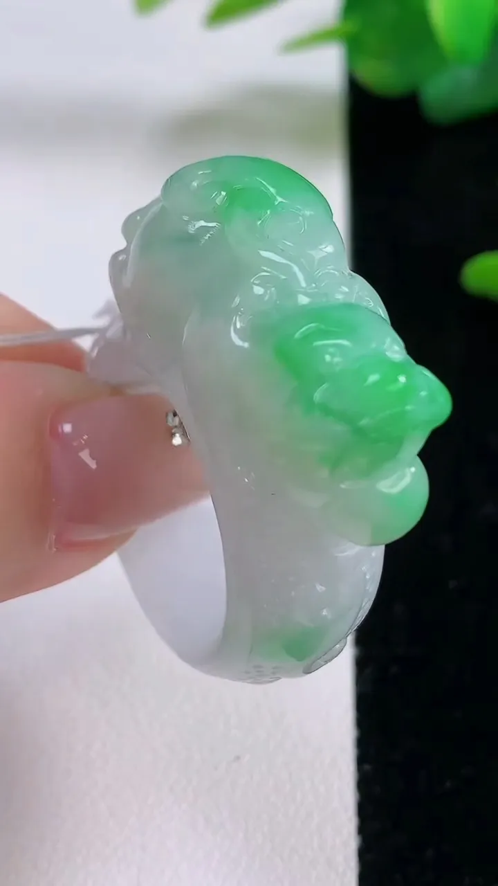 天然A货翡翠貔貅指环扳指，尺寸22.6-31-12.2-13.6，重量:21.46g2025年12月