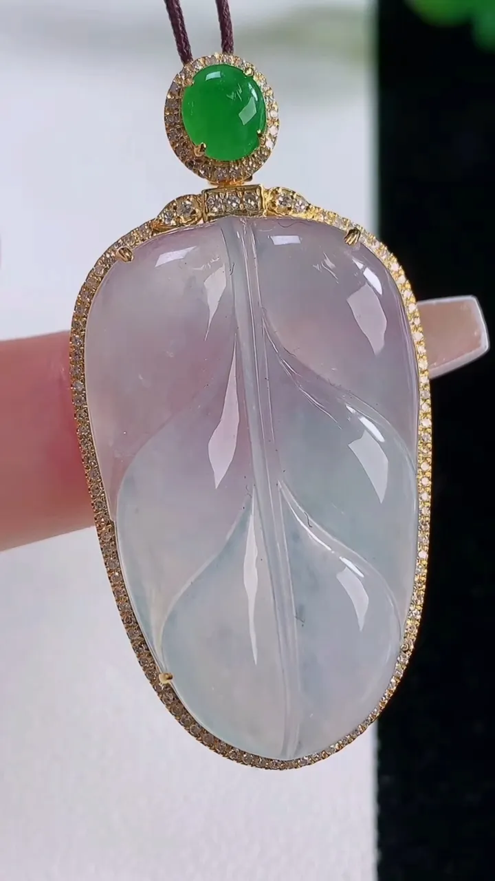 天然A货翡翠种白冰金枝玉叶 叶子吊坠，尺寸45.8-22.7-7.5，裸石33.2-20.5重量:8