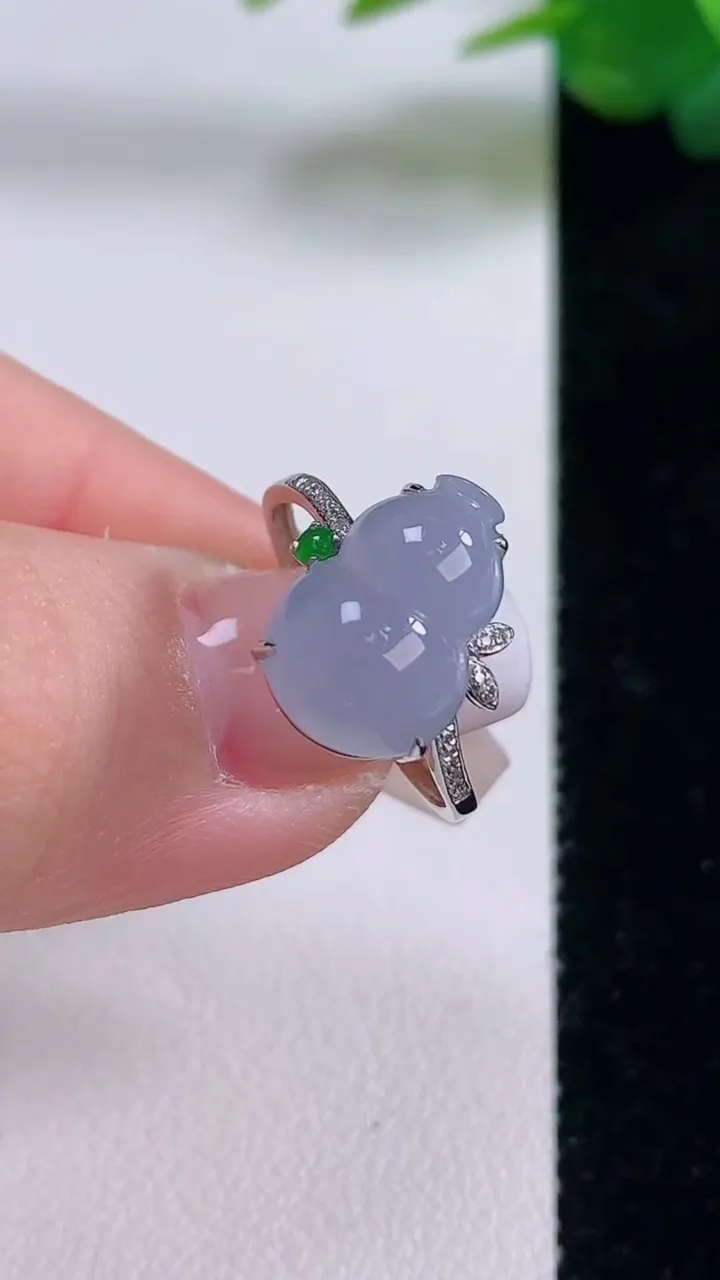天然A货翡翠18K金紫罗兰葫芦戒指，尺寸17.5-13-8.9-5.7，重量:1.96g2025年1