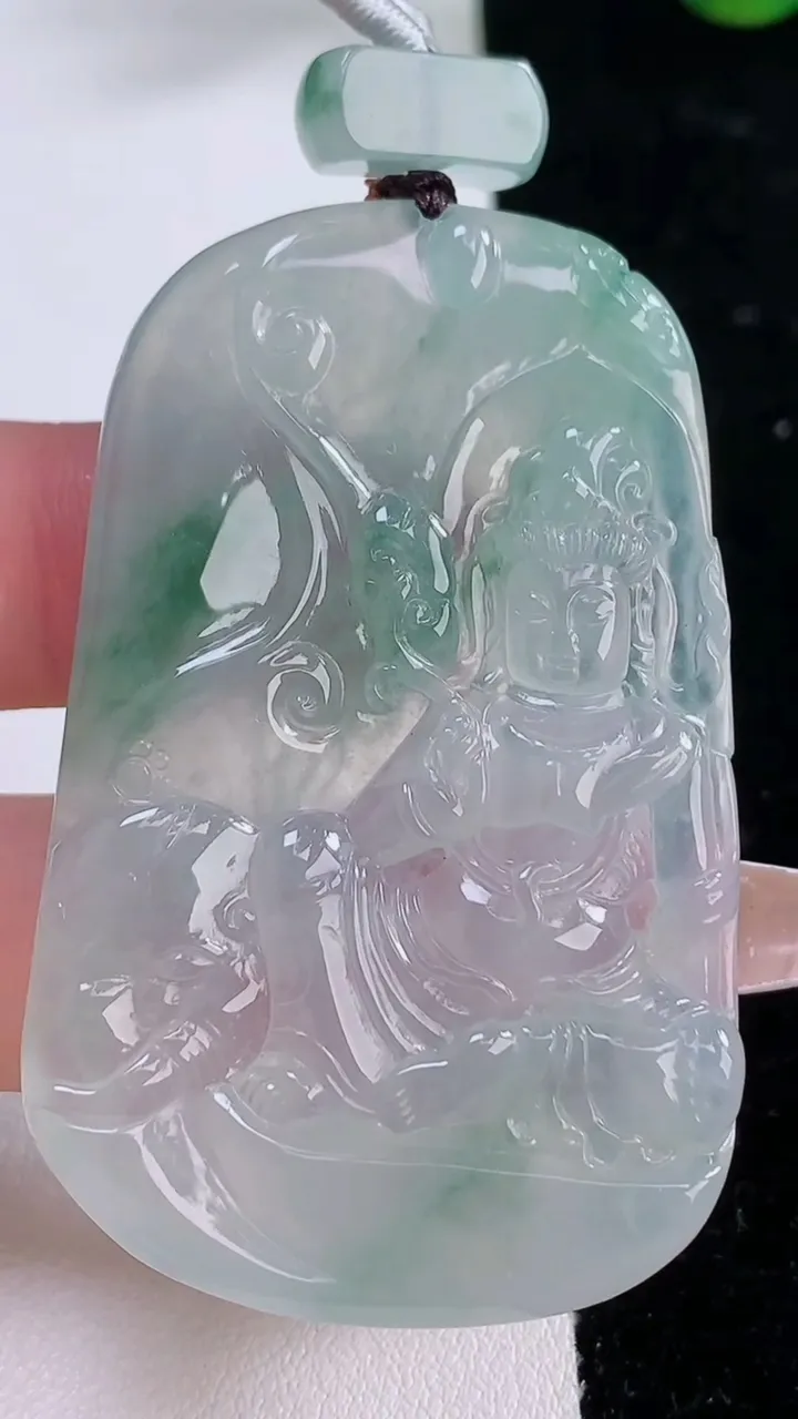 天然A货翡翠种飘花大势至菩萨吊坠，尺寸56.5-35.6-5.5，重:22.79g
12月6日