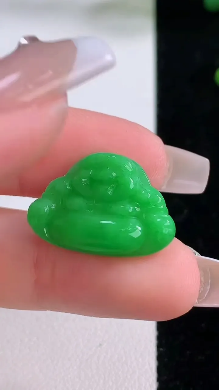 天然A货翡翠佛公吊坠，尺寸15.3-22-4.4，重量:2.34g
12月6日