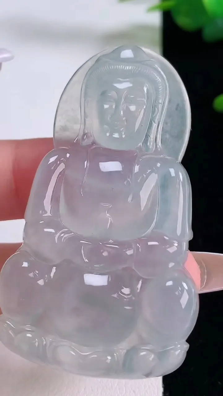 天然A货翡翠种白冰观音菩萨吊坠，尺寸60-35.2-5.9，重量:22.51g
12月6日