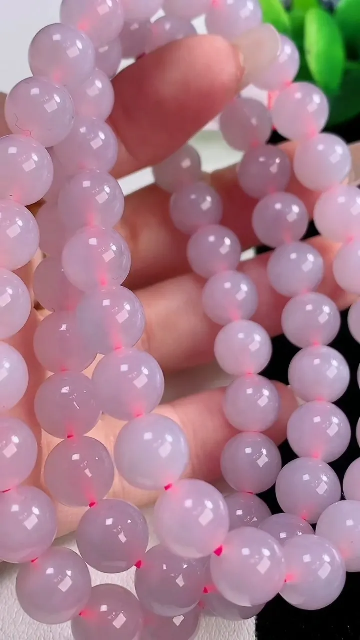 天然A货翡翠紫罗兰圆珠项链，尺寸9-68颗，重量:89.34g12月6日
工厂直销收藏佳品,种好水足，色泽均匀，有种有色，上手高大气！