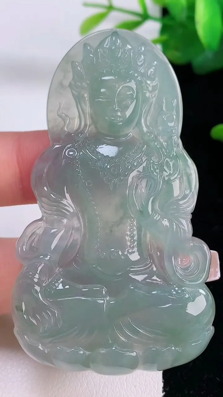 天然A货翡翠度母观音吊坠，尺寸68-39-4.5，重量:24.55g
12月6日