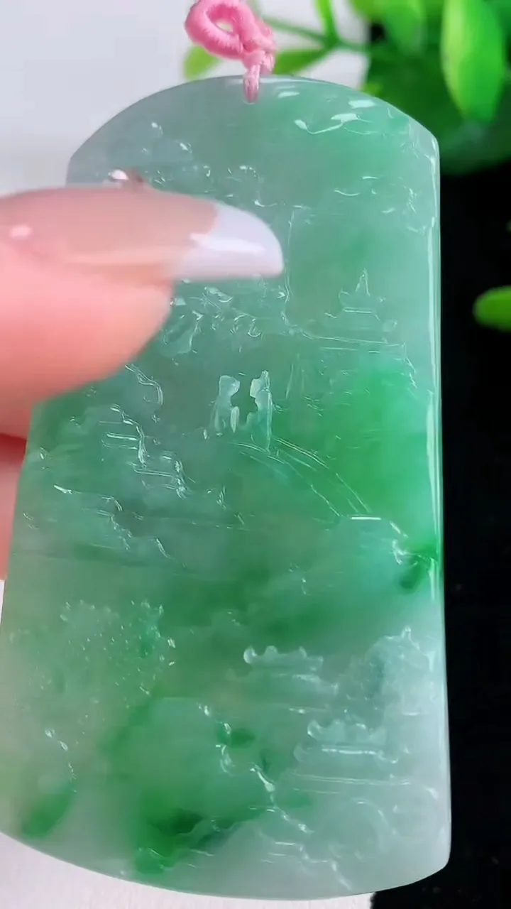 天然A货翡翠山水牌吊坠，尺寸65.3-37.4-4，重量:28.92g
12月6日