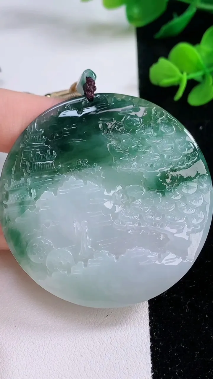 天然A货翡翠 飘花山水牌吊坠，尺寸54-6，重:41.40g
12月6日