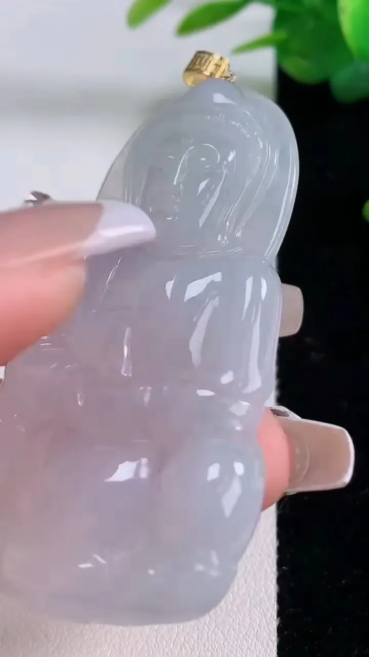 天然A货翡翠种白冰观音菩萨吊坠，尺寸62.4-36.7-5.2，重量:22.07g
12月6日