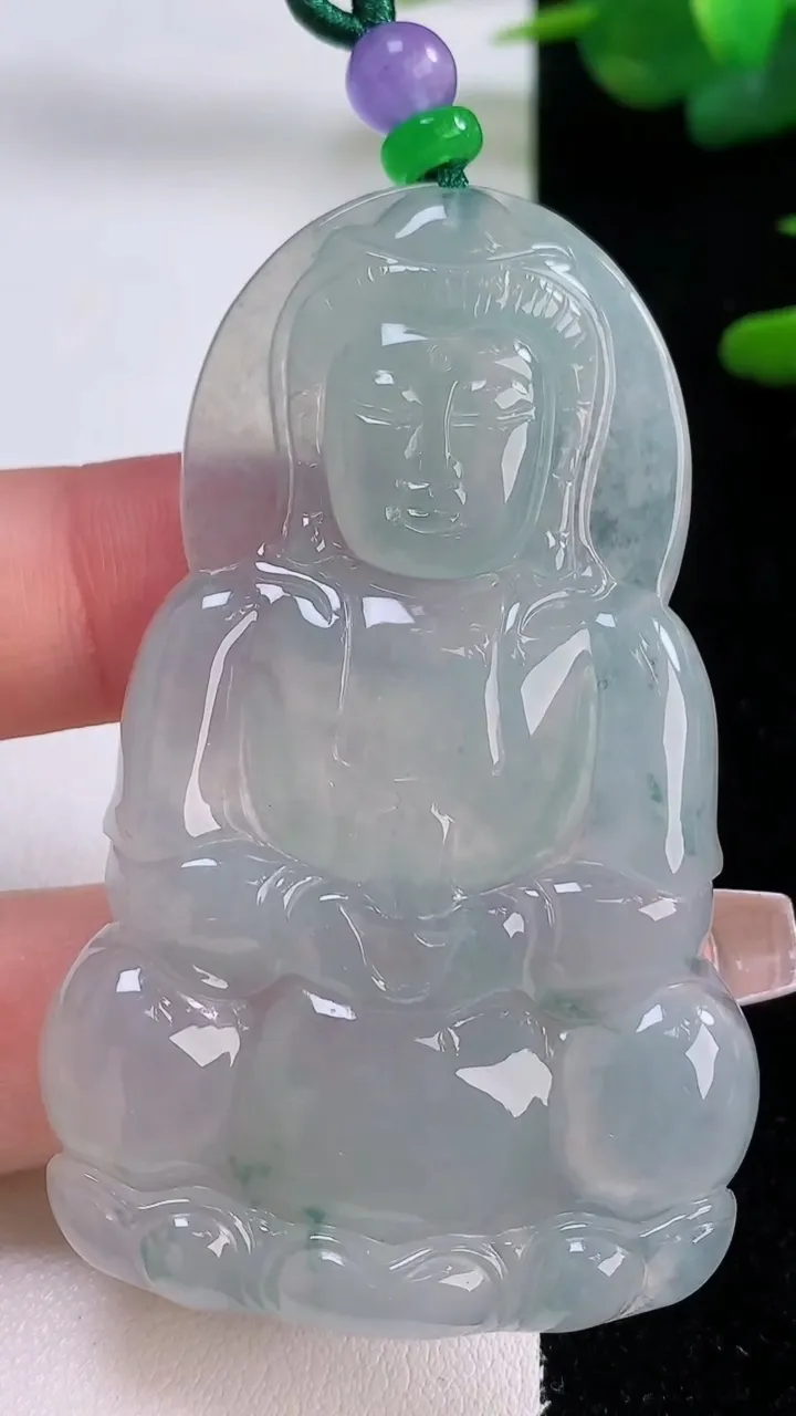 天然A货翡翠种飘花观音菩萨吊坠，尺寸64.4-40-5.8，重量:29.61g
12月6日