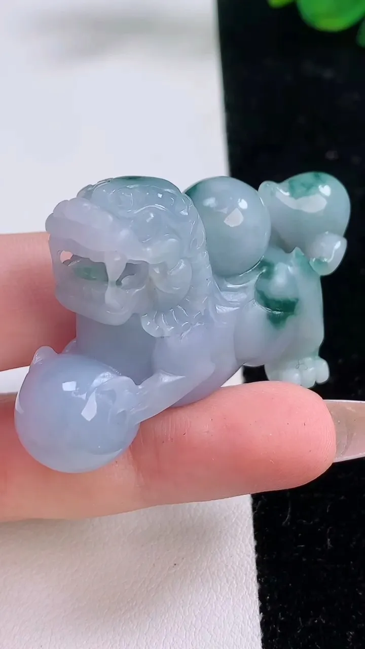 天然A货翡翠飘花貔貅吊坠，尺寸48.5-34.3-14，重:37.15g
12月6日