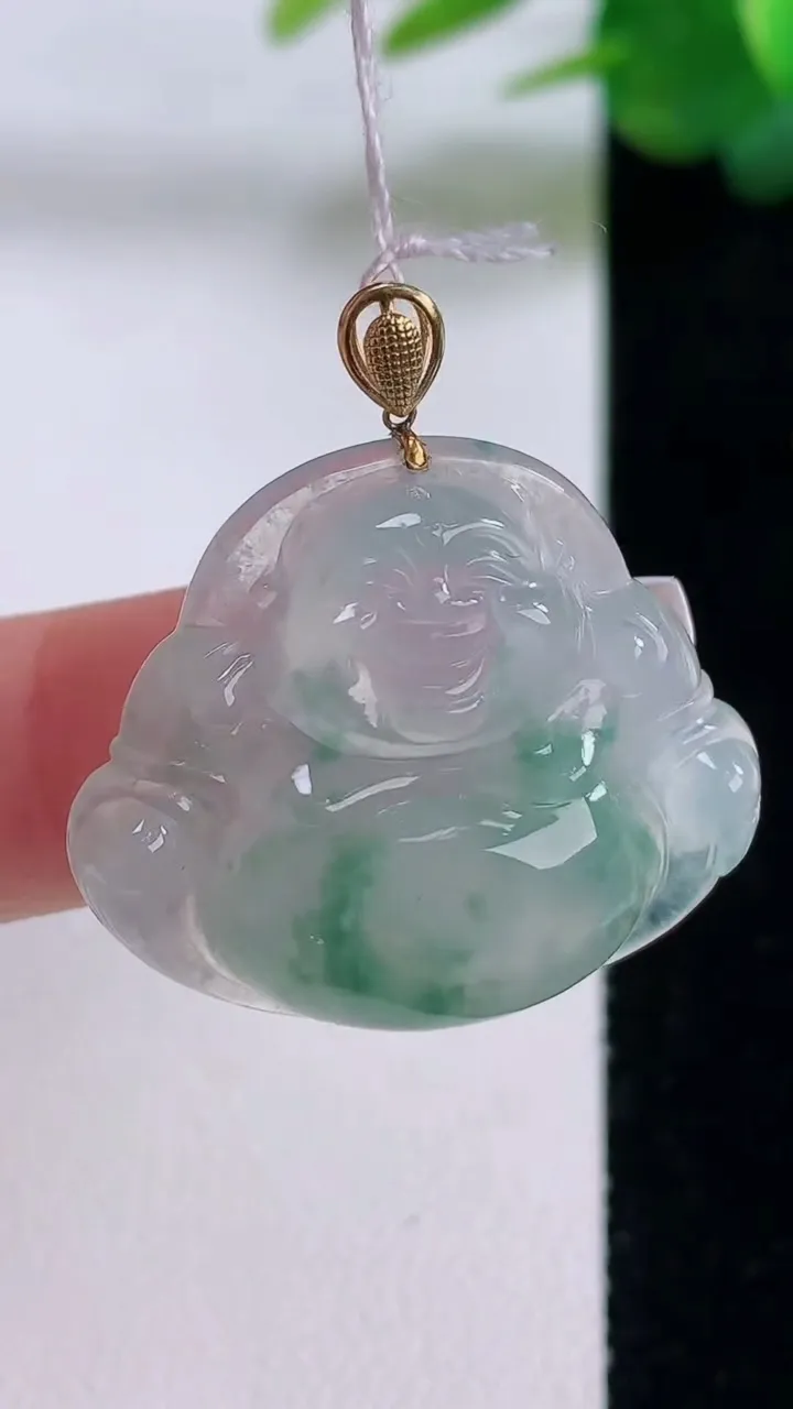 天然A货翡翠种飘花佛公吊坠，尺寸25.7-29-6.5，重量:7.30g
12月6日