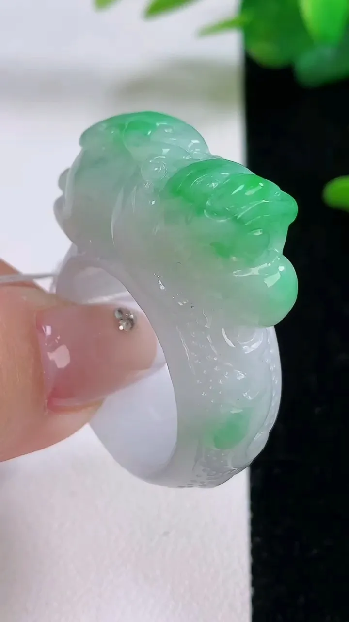 天然A货翡翠貔貅指环扳指，尺寸22.6-31-12.2-13.6，重量:21.46g2025年12月