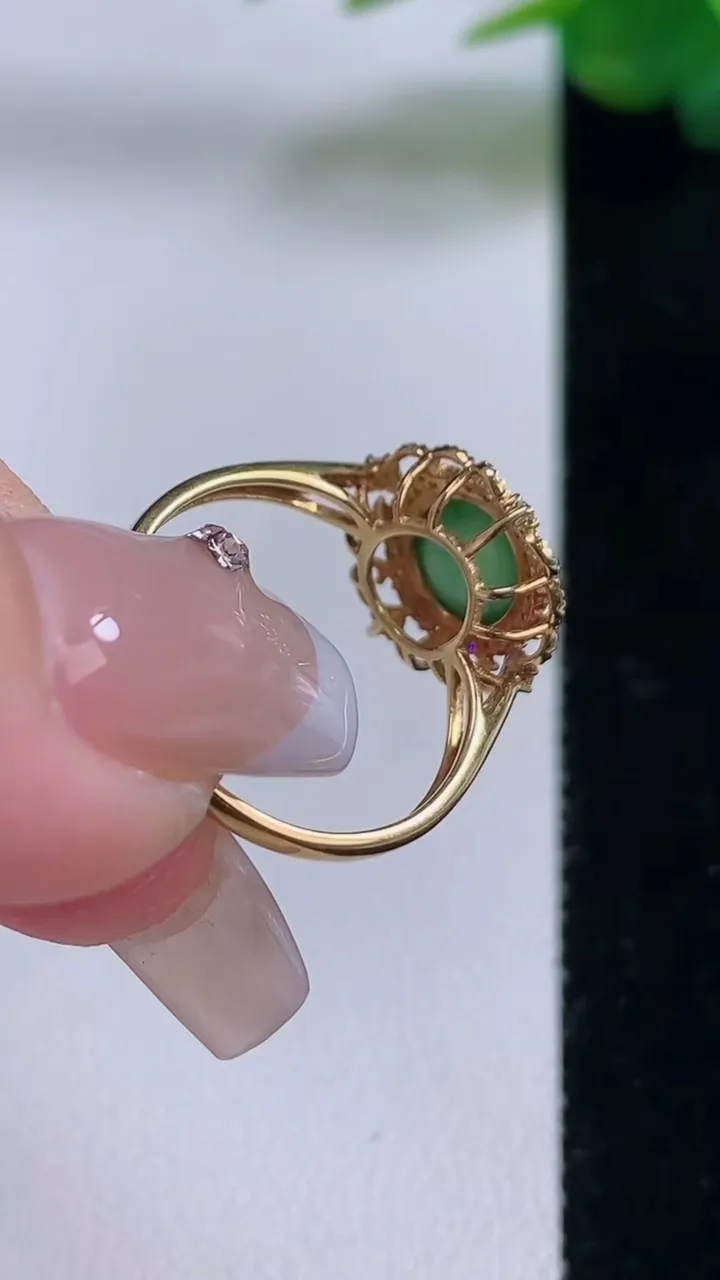 天然A货翡翠蛋面戒指，尺寸17.2-6.6-5.6-6.5，重量:2.46g2025年12月6日
工厂直销收藏佳品,种好水足，色泽均匀，有种有色，上手高大气！