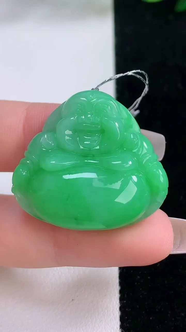 天然A货翡翠佛公吊坠，尺寸27.8-31.5-11，重量:15.13g
12月7日