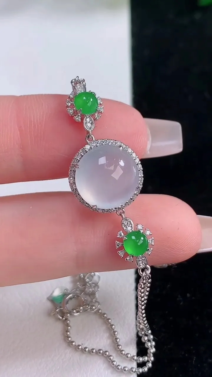 天然A货翡翠种白冰蛋面手链，尺寸10.3-7，重量:3.93g
12月7日