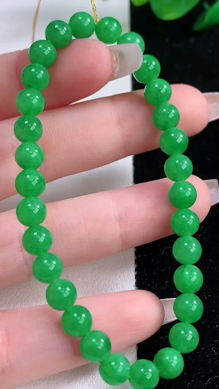 天然A货翡翠圆珠手串，尺寸6-30颗，重量:12.33g12月7日
工厂直销收藏佳品,种好水足，色泽