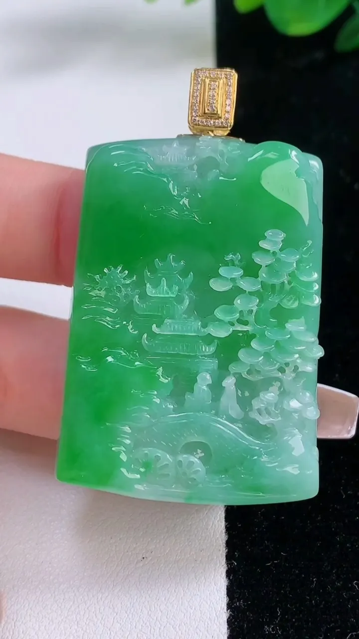 天然A货翡翠山水牌吊坠，尺寸45.8-32.5-9，重量:34.08g
12月7日