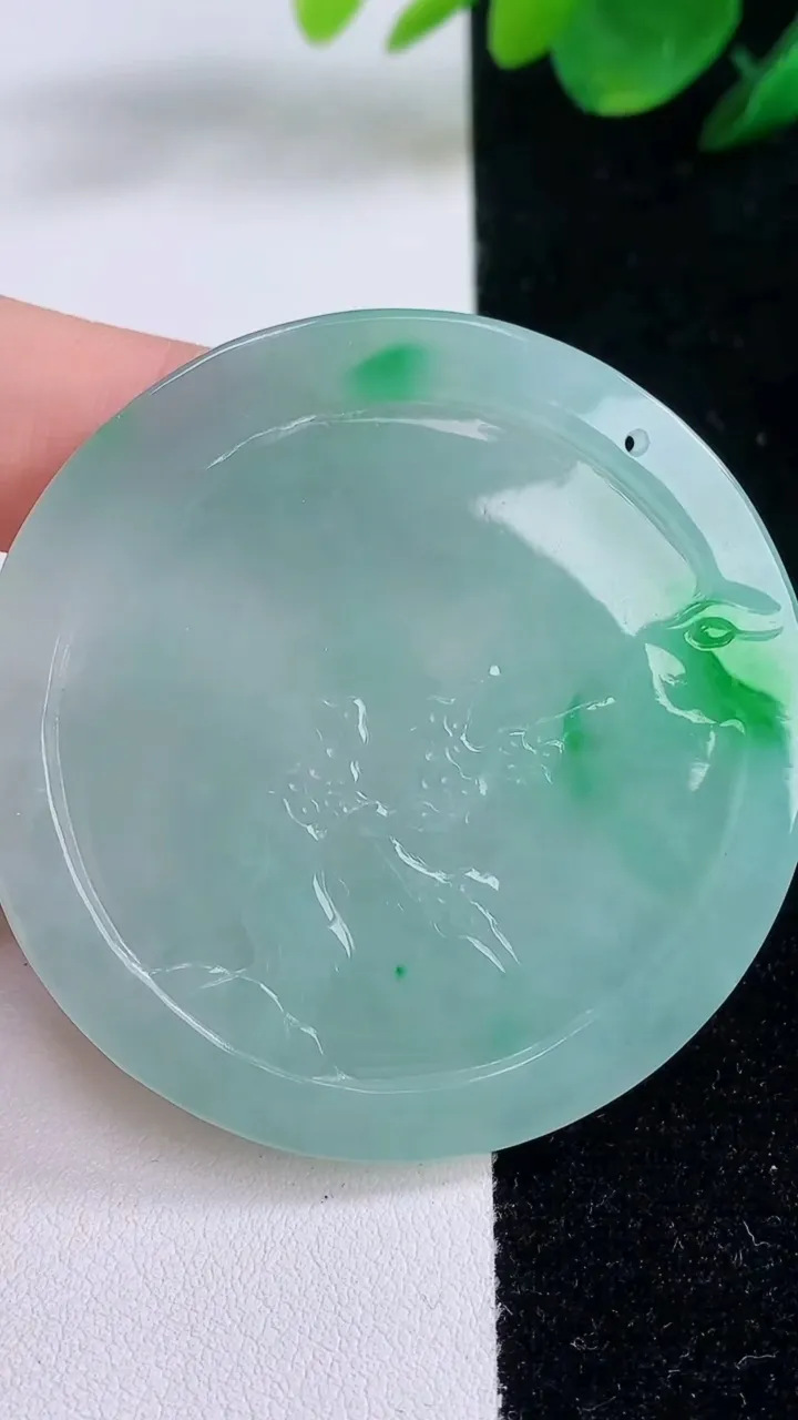 天然A货翡翠山水牌吊坠，尺寸53.8-5.2，重量:33.00g
12月7日