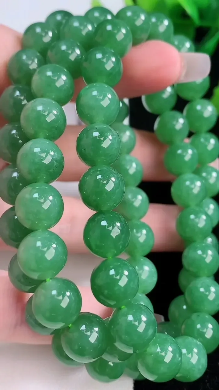 天然A货翡翠圆珠项链，尺寸9.5-62颗，重量:98.58g12月7日
工厂直销收藏佳品,种好水足，