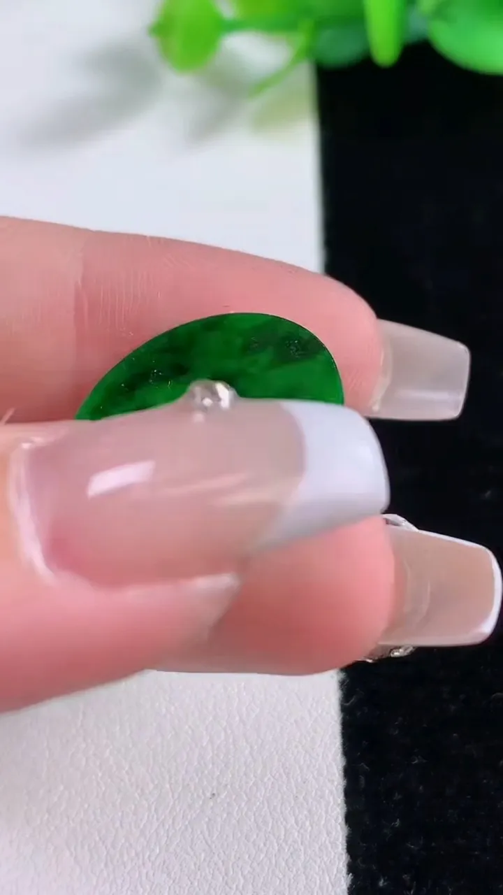 天然A货翡翠无事牌镶嵌件，尺寸20-1，重:0.89g
12月7日