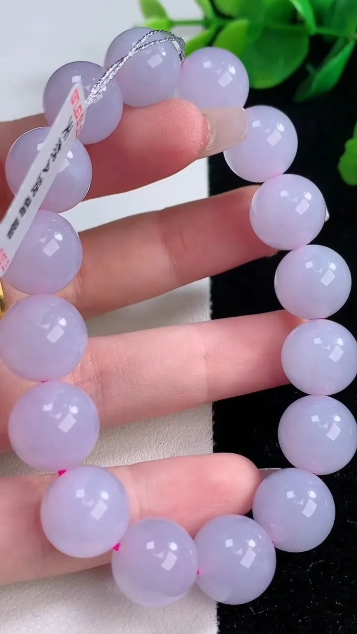 天然A货翡翠紫罗兰圆珠手串，尺寸12.6-16颗，重量:56.34g12月7日
工厂直销收藏佳品,种好水足，色泽均匀，有种有色，上手高大气！