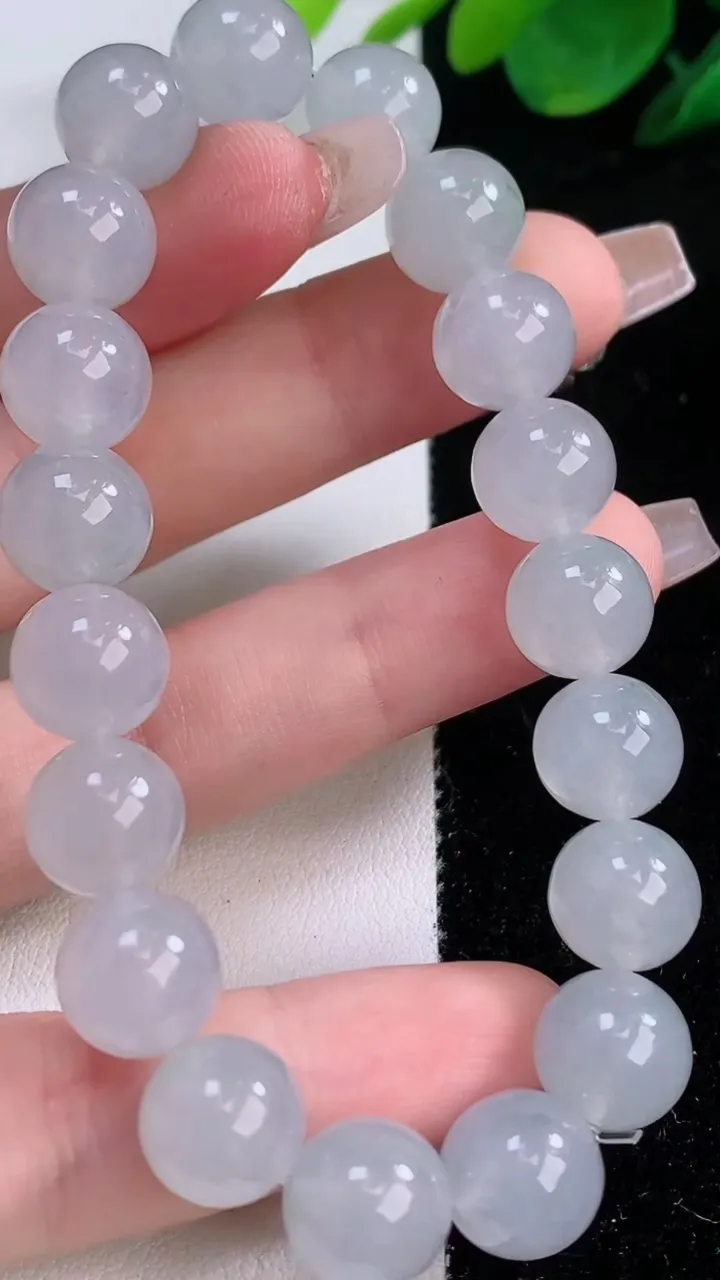 天然A货翡翠种白冰圆珠手串，尺寸10.2-19颗，重量:34.86g12月7日
工厂直销收藏佳品,种好水足，色泽均匀，有种有色，上手高大气！