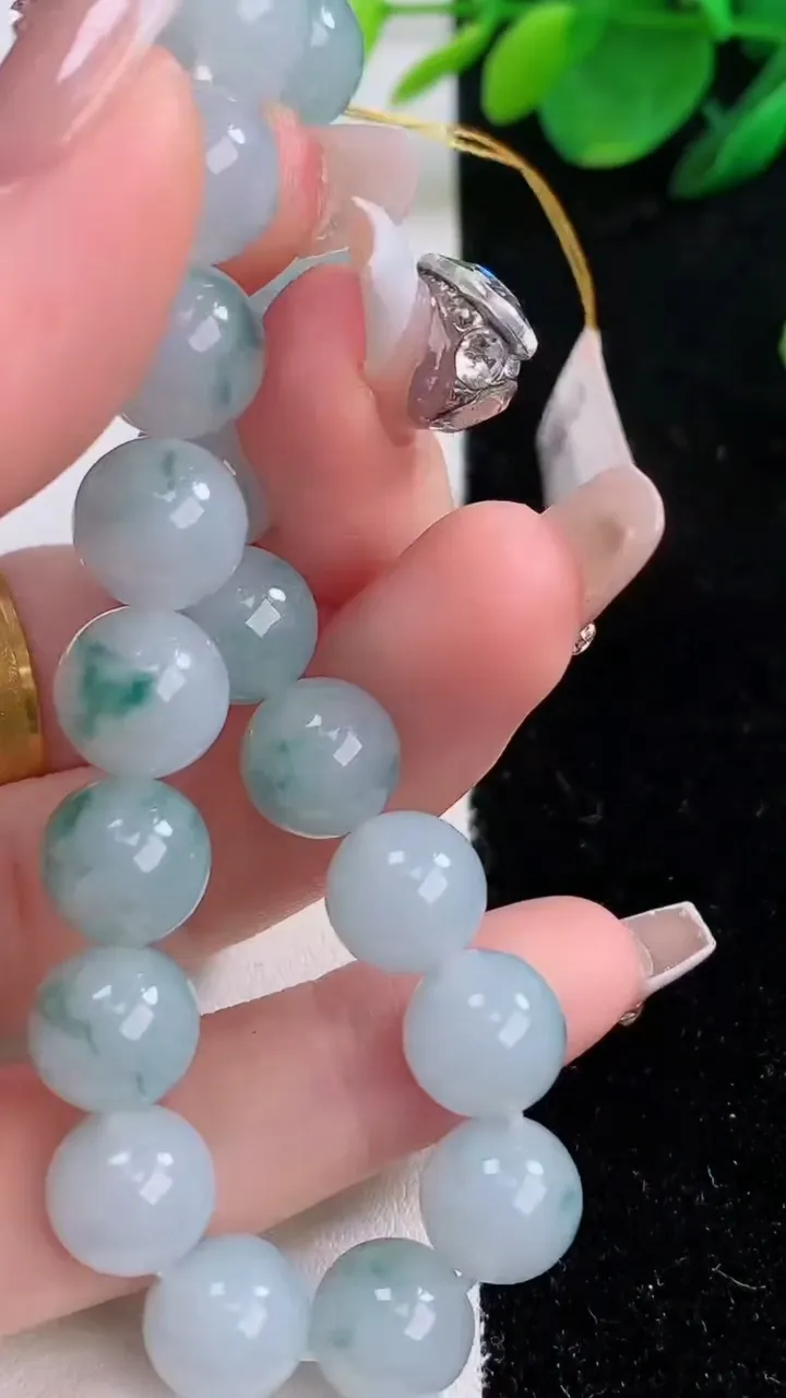 天然A货翡翠飘花圆珠手串，尺寸10-19颗，重量:34.10g12月7日
工厂直销收藏佳品,种好水足